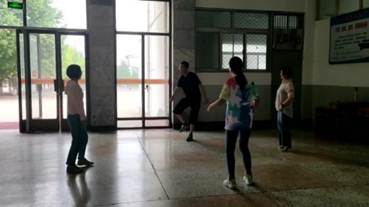 说明: E:\CZG\非教学\工会党务与指导青年教师\20220606 校工会活动视频\db真人体育官网 姜亚东 踢毽子_Moment.jpg